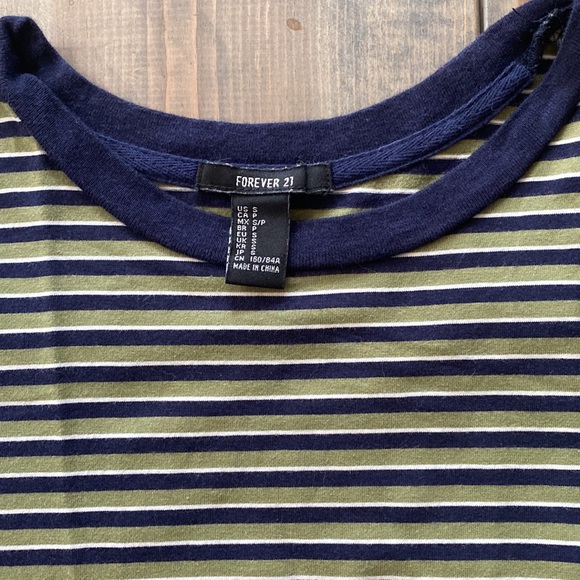 Short Sleeve Top - Picture 2 of 3